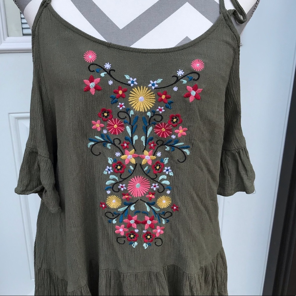 ✅ Darling green embroidered cold shoulder blouse purchased at Macys